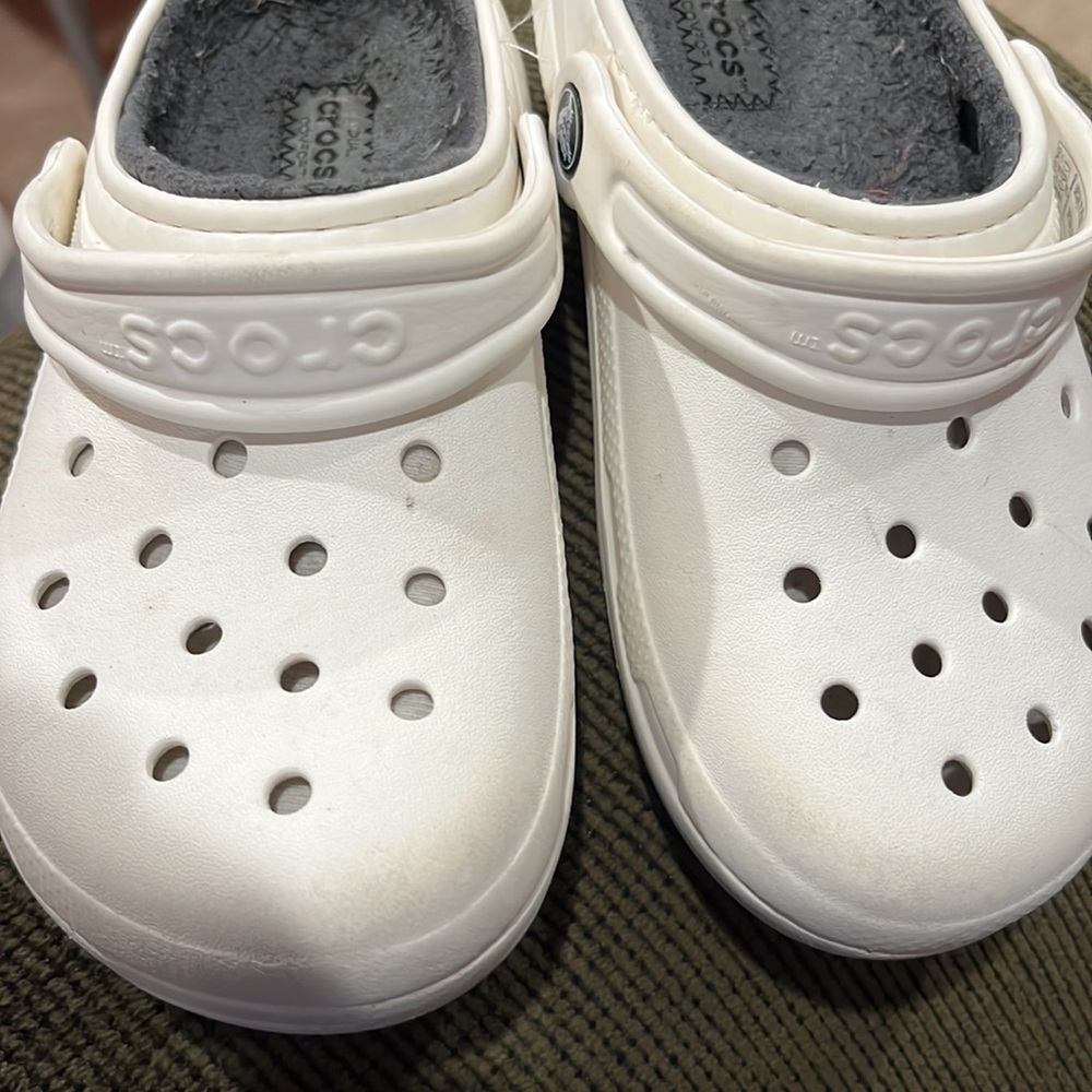 CROCS girls white lined sandals size j2. - Picture 9 of 9